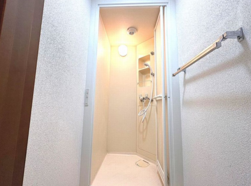 2階はシャワー室のみになります。