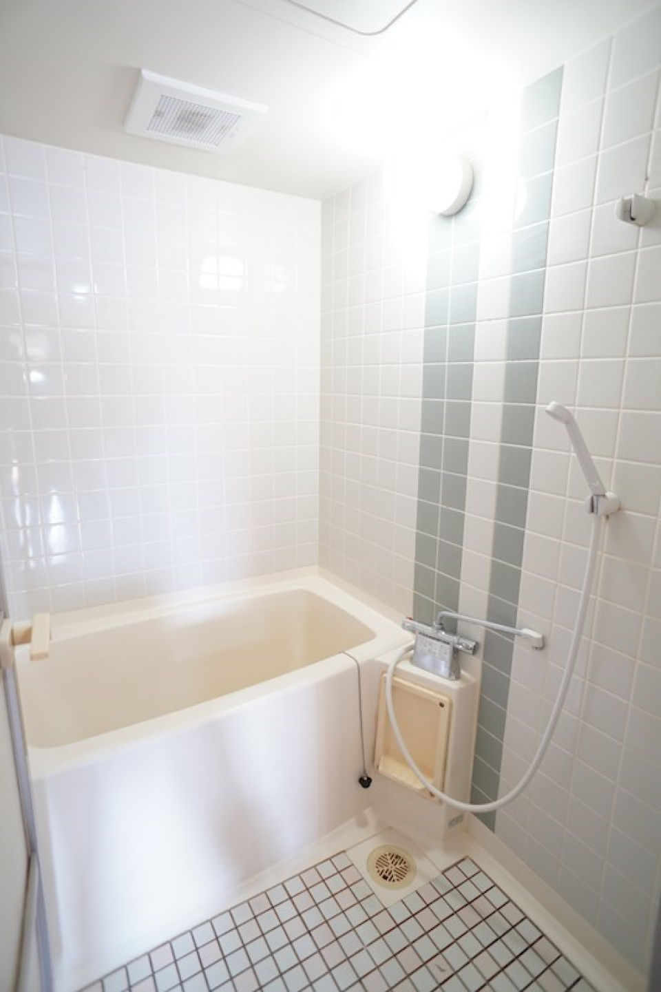 浴室は少し古いですね。