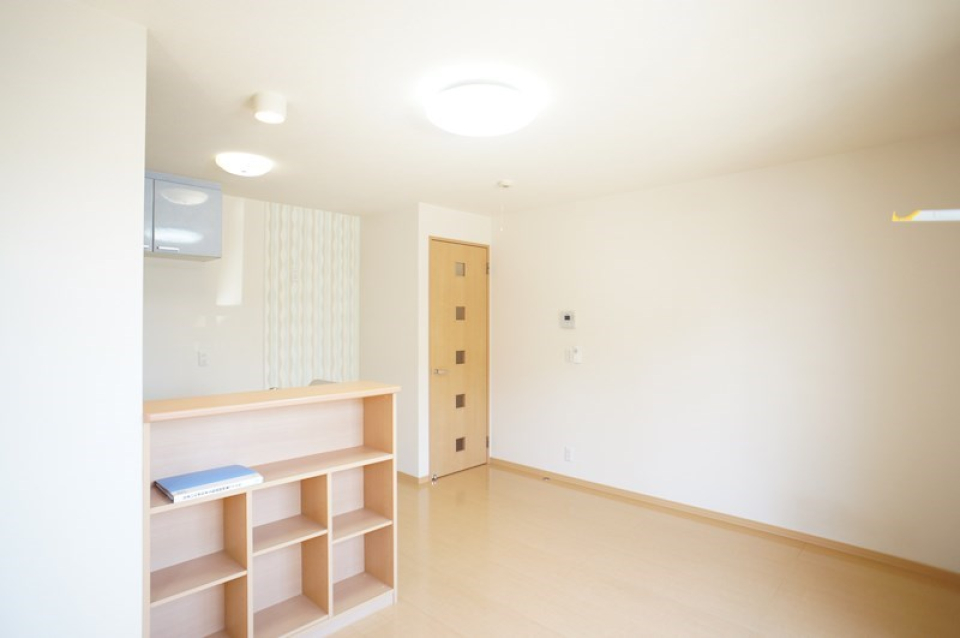 カウンターキッチンの棚には自分の大切なコレクションを　※写真は別のお部屋のものです。