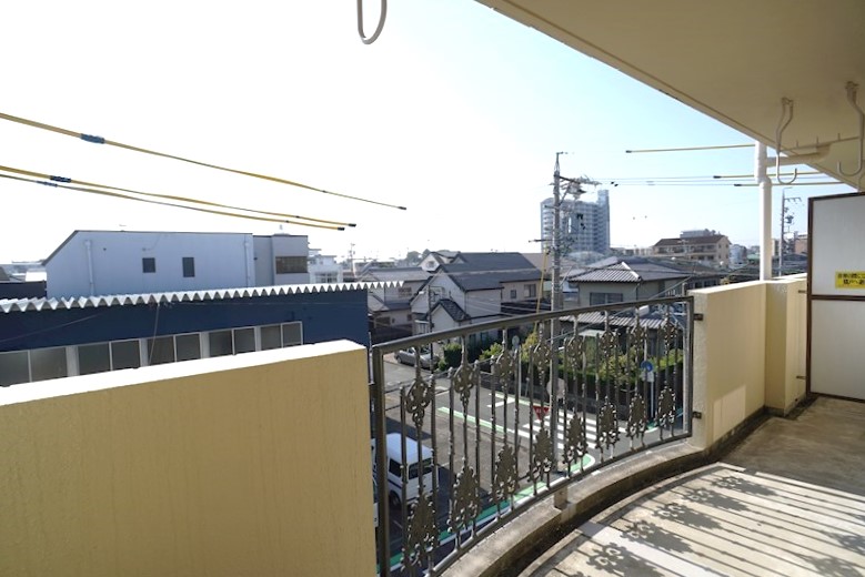 洗濯物もたくさん干せるバルコニー①