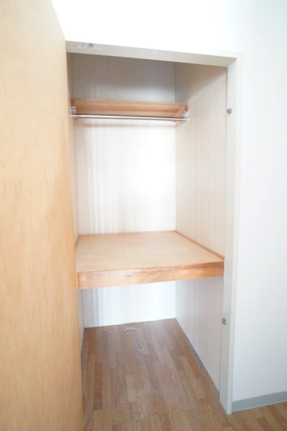 洋室②広々収納