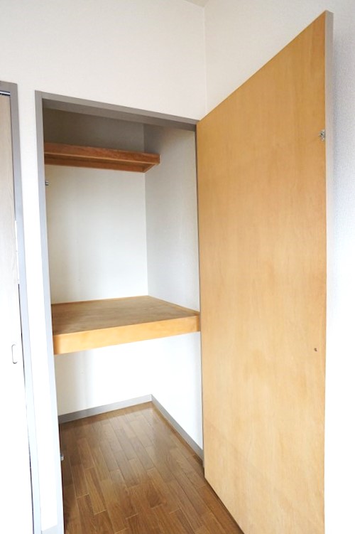 洋室①にも収納スぺ―スあります！