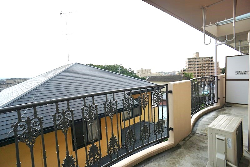 洗濯物もたくさん干せる広々バルコニー