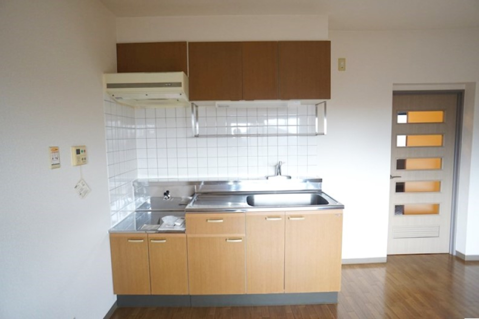 キッチンはコンパクト