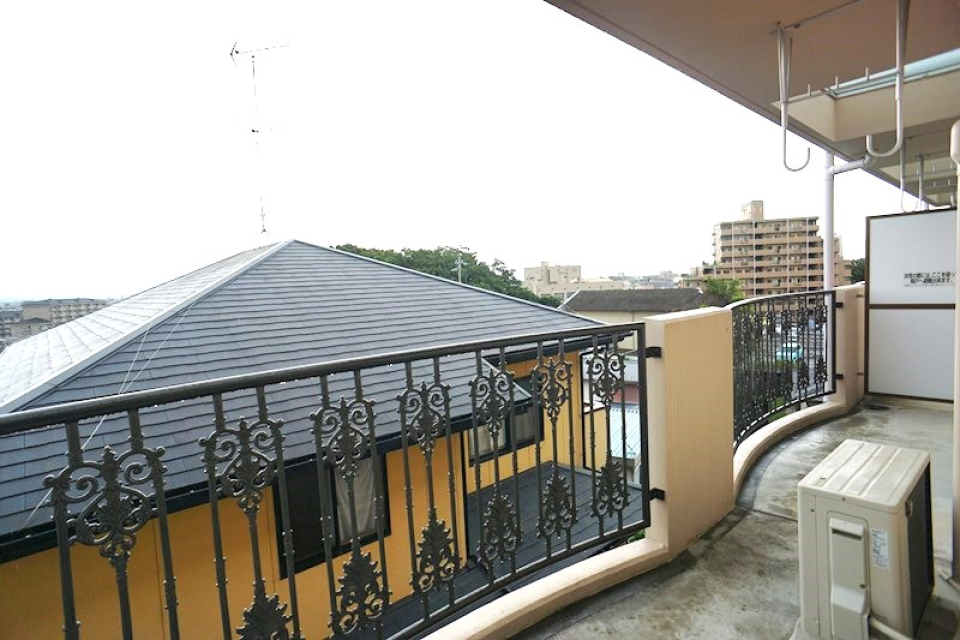 洗濯物もたくさん干せる広々バルコニー