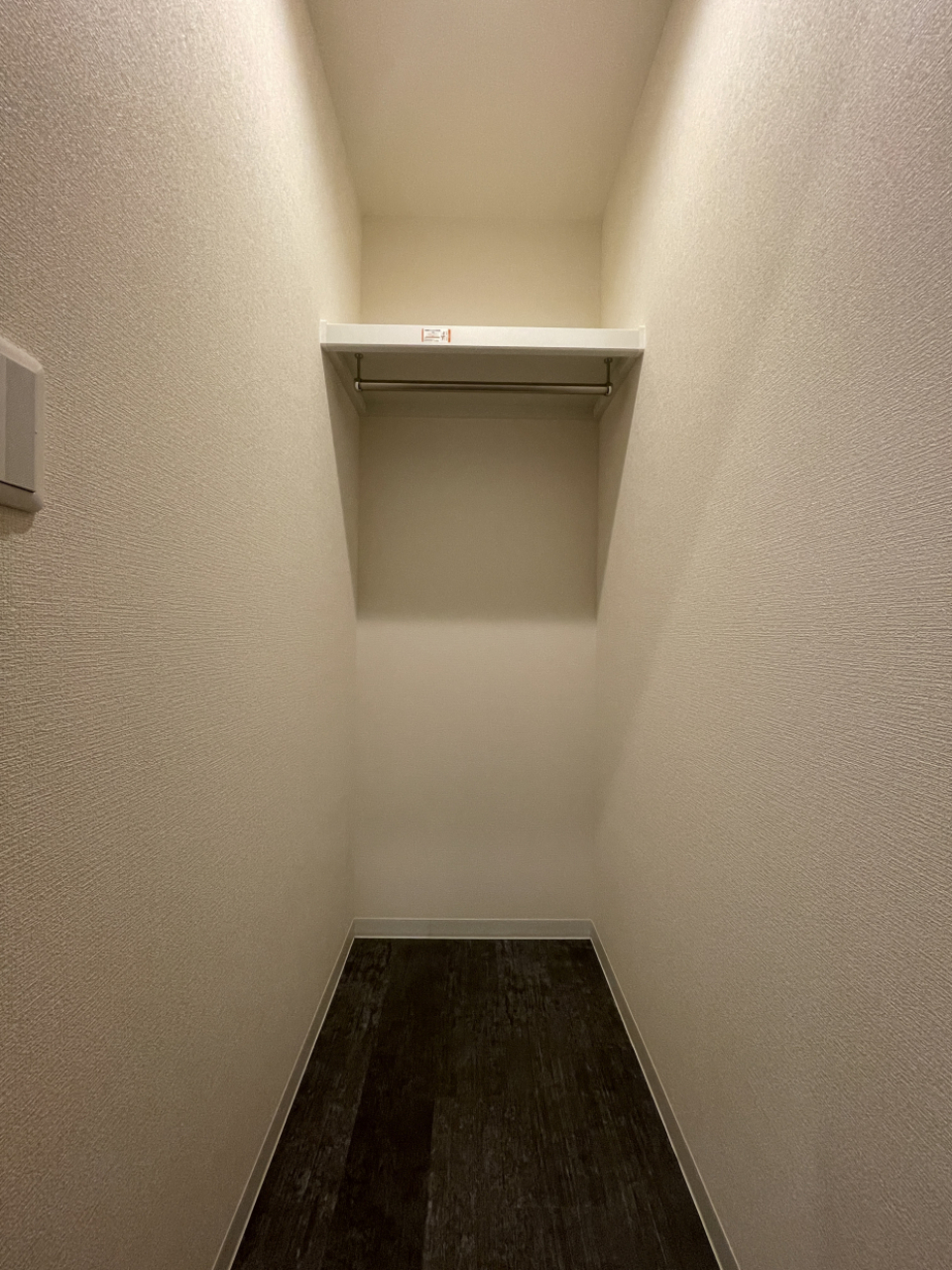 その向かい側には、大容量の物入れがあります！何かと便利ですよね