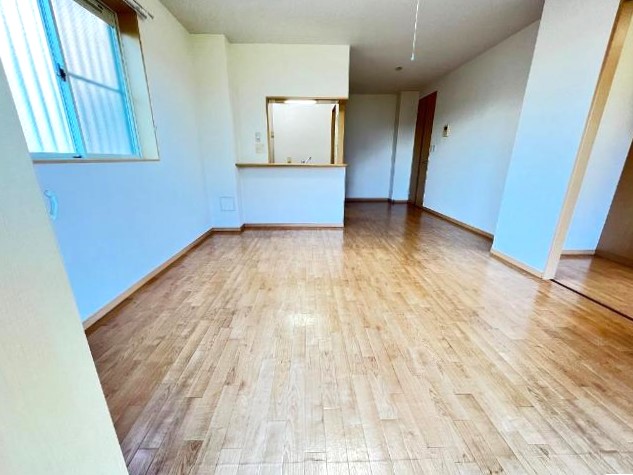 リビングからキッチンにいる人と会話ができますね♪