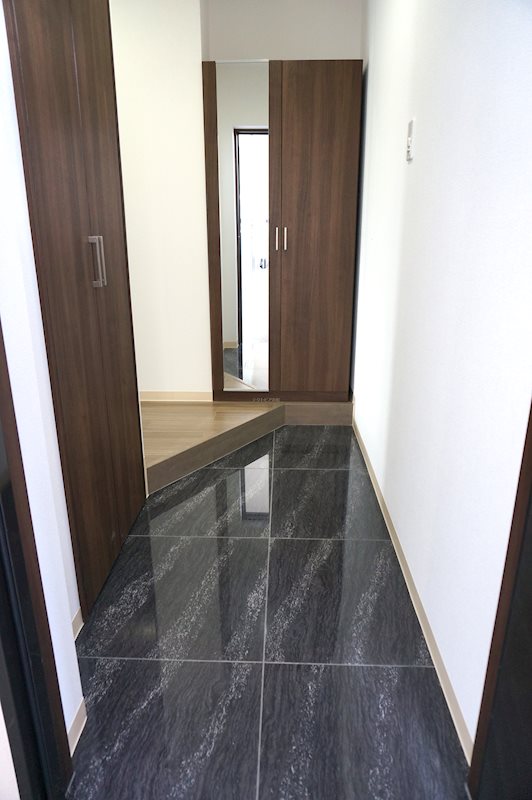 シューズボックス付きの玄関