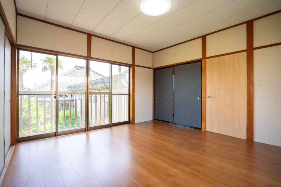 開放感のある窓のある洋室6帖。