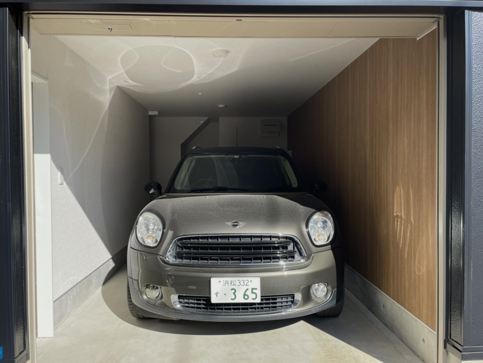 ミニでギリギリの幅です