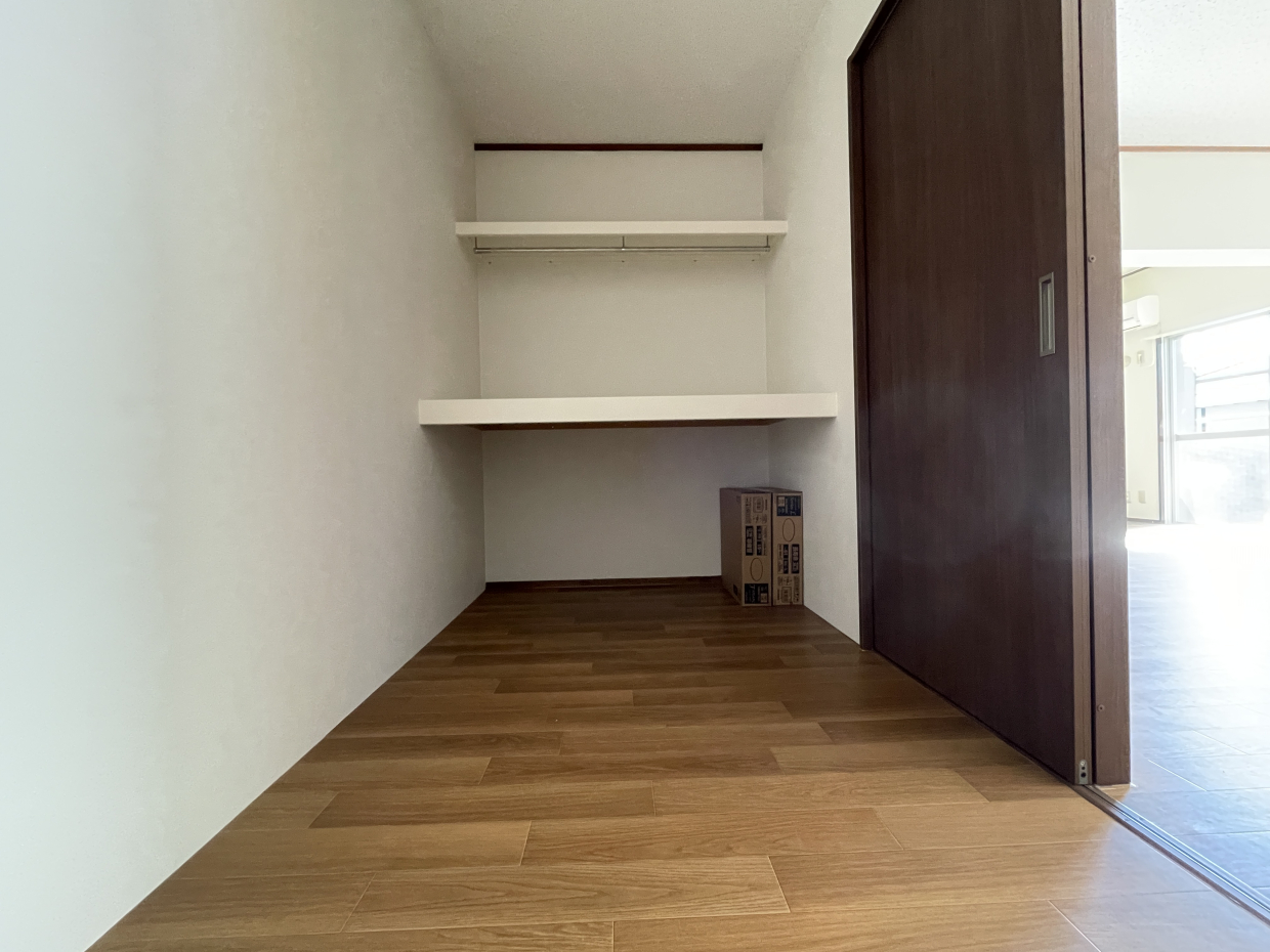 リビングには大容量のウォークインクローゼット