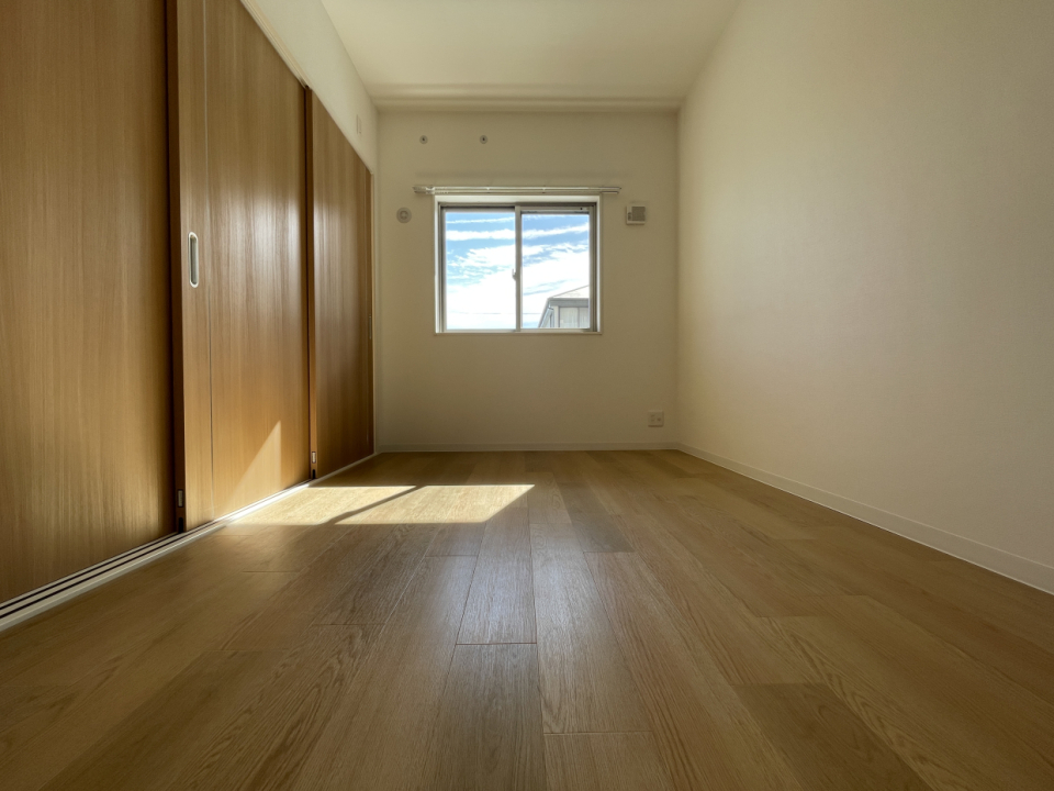 リビング隣の洋室は、5.9帖とコンパクトです