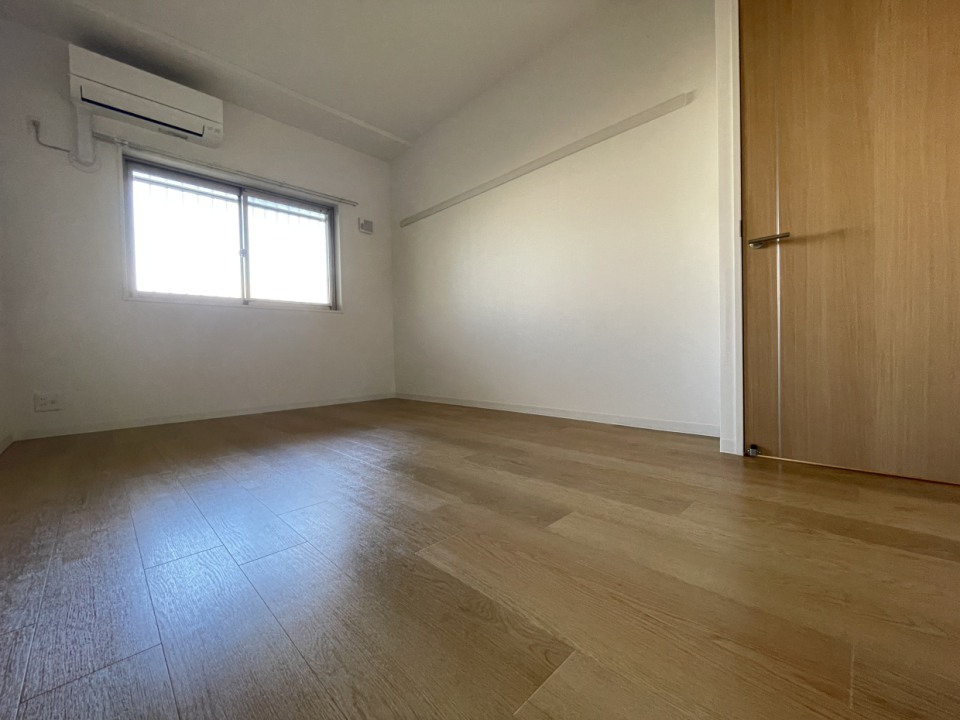 北側の洋室は7.3帖。