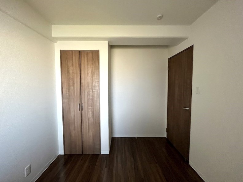 少し狭めの4.3帖の洋室②