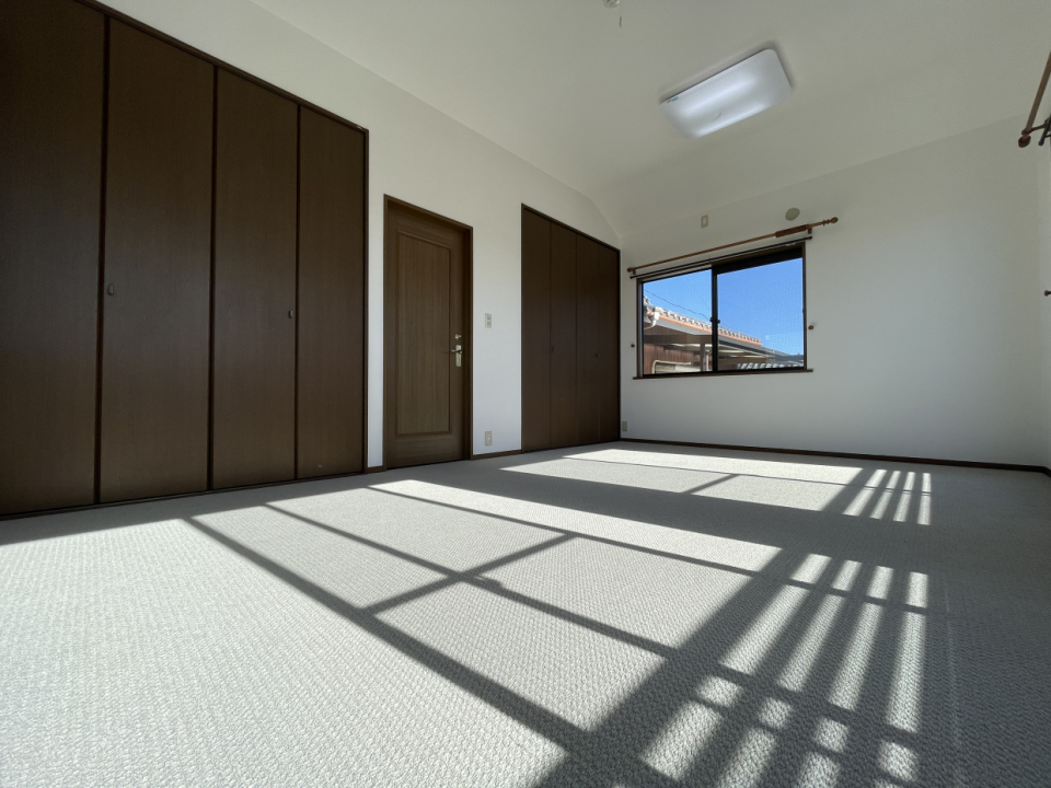 南側の洋室は、10帖