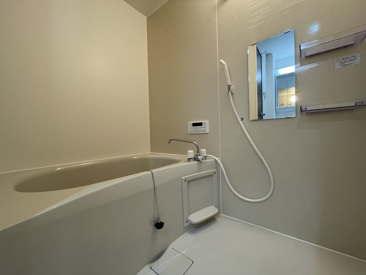 お風呂は追い焚き機能付き