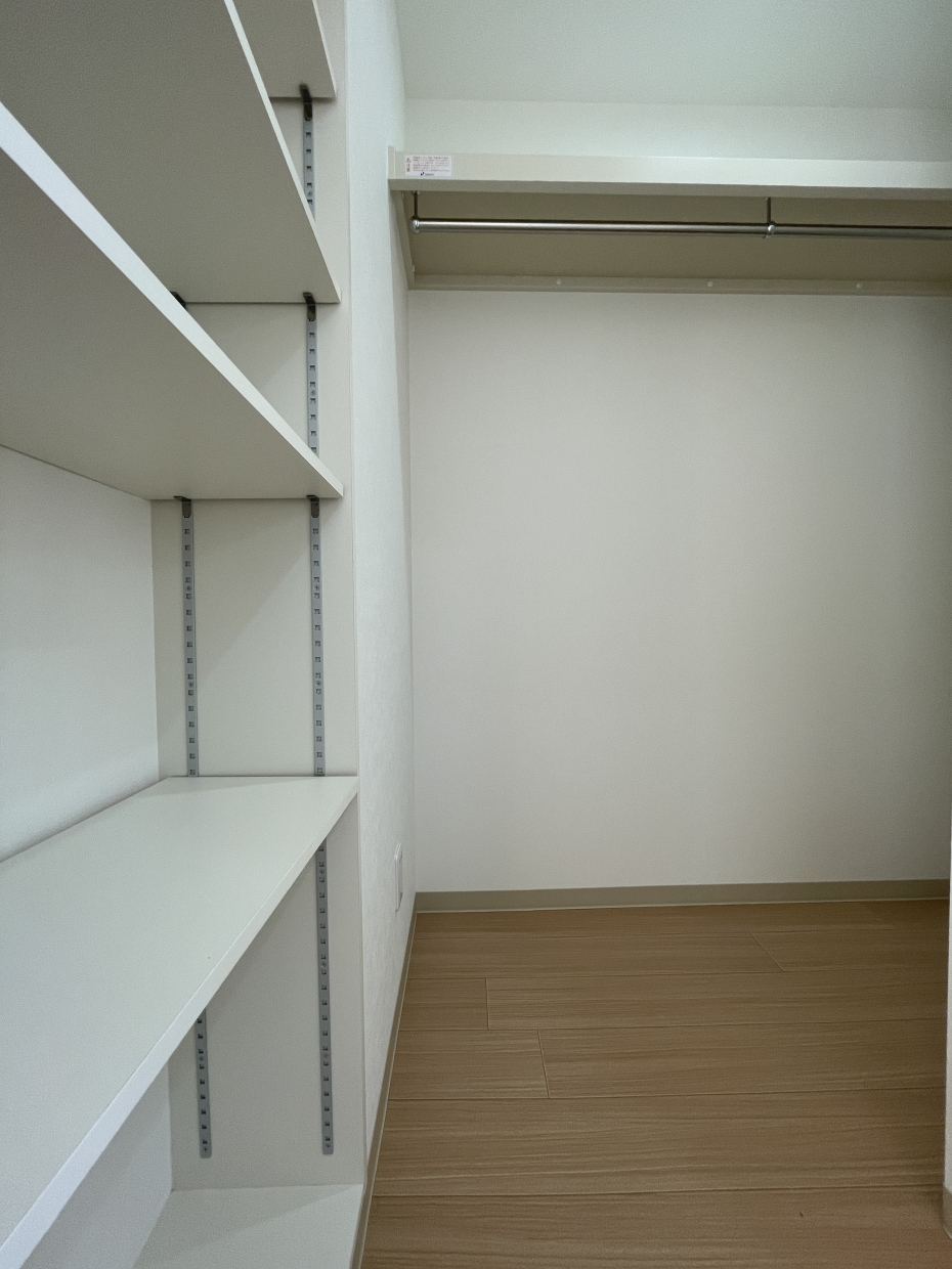 キッチン後ろにウォークインクローゼット