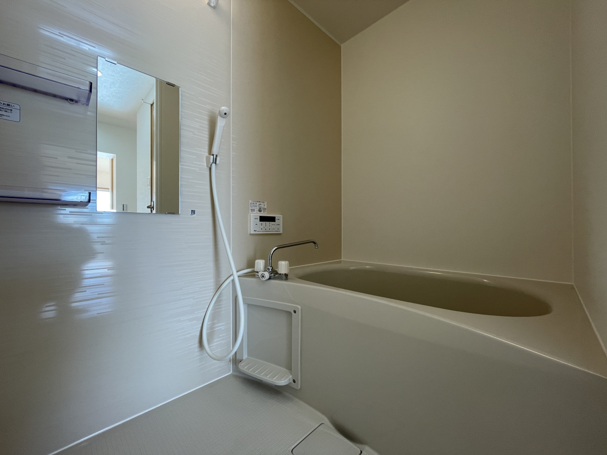 お風呂は追い焚き機能付き