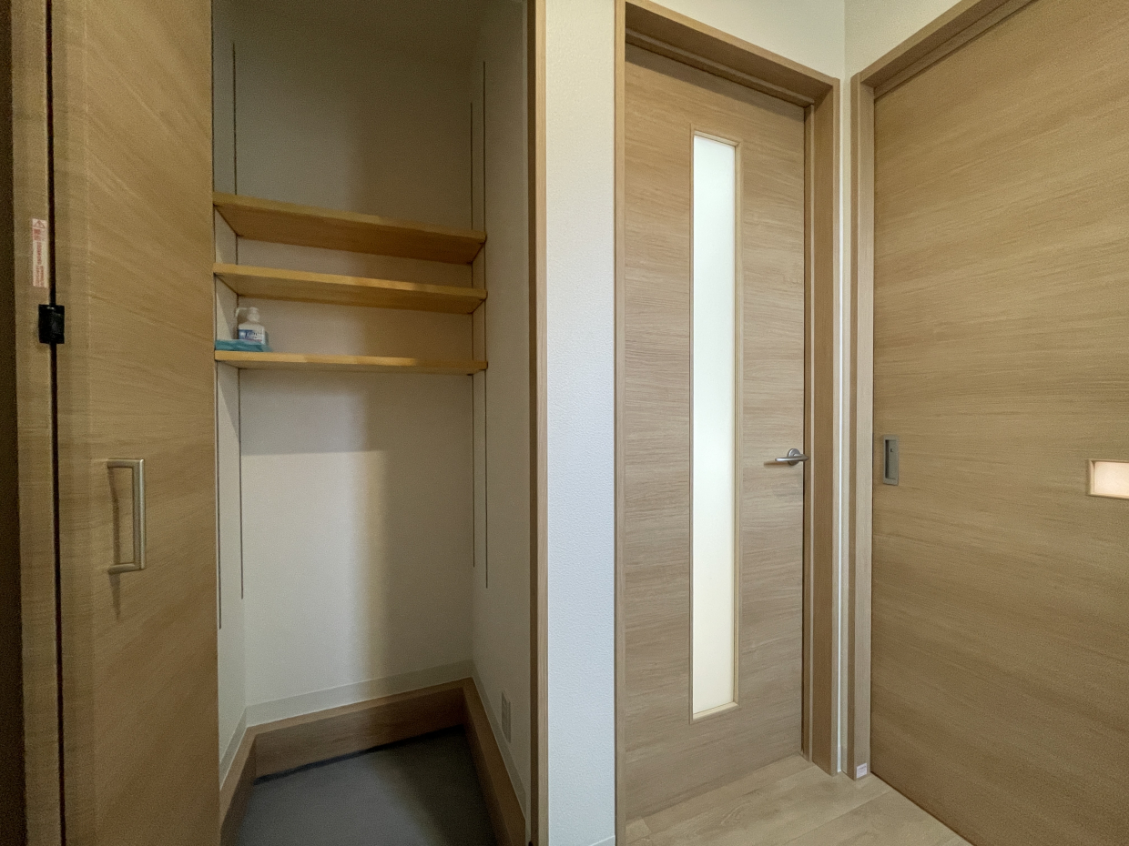 玄関には収納もあります