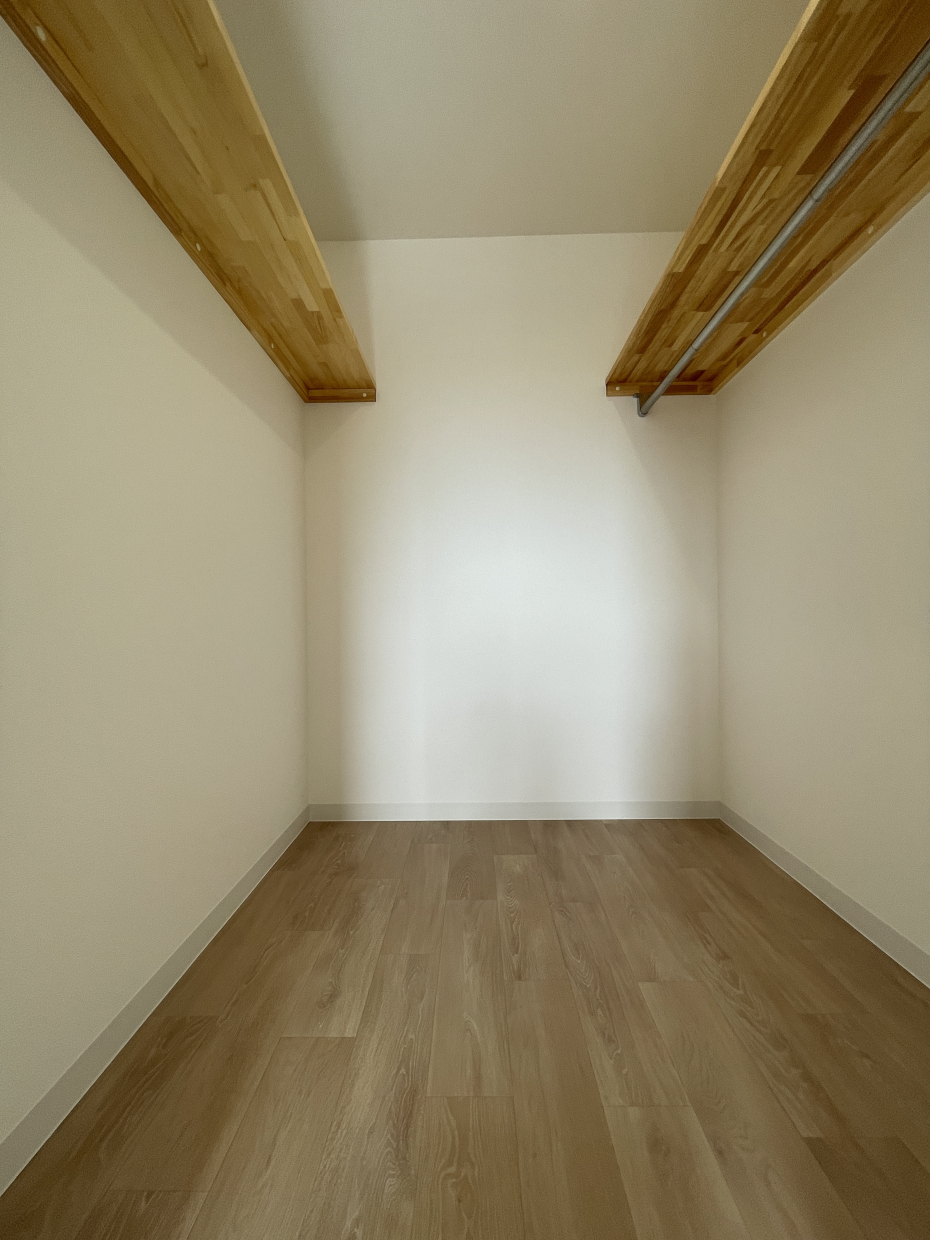 こちらにはウォークインクローゼットがついてます