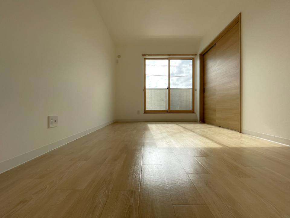 隣の洋室も6.5帖