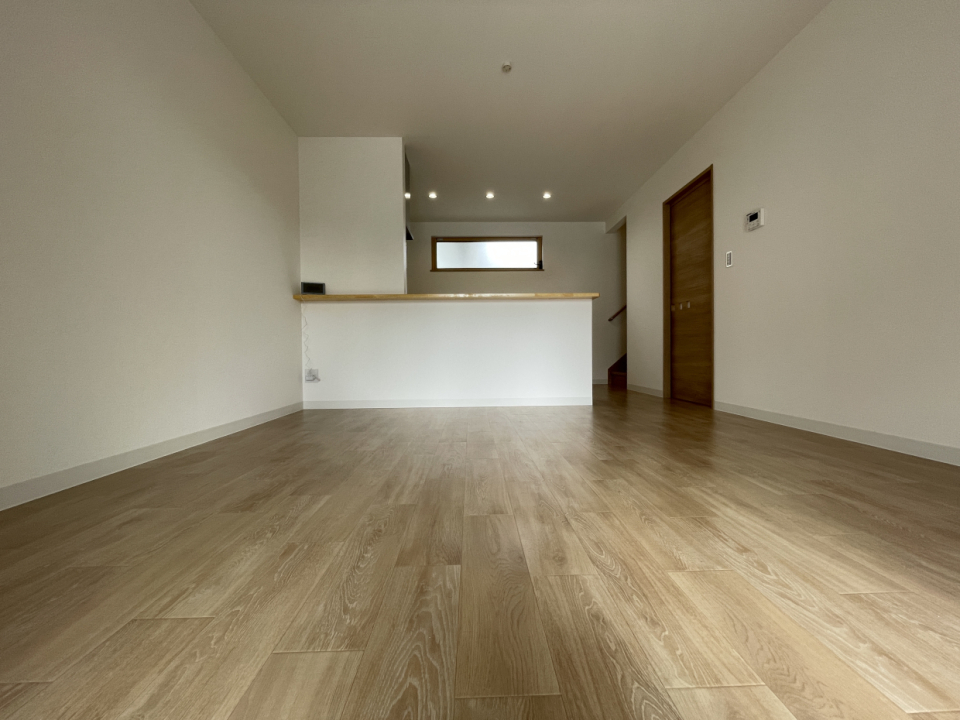 ソファとテーブルを置いても余裕ですね