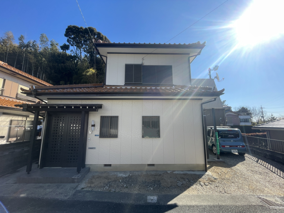 正面から見た外観