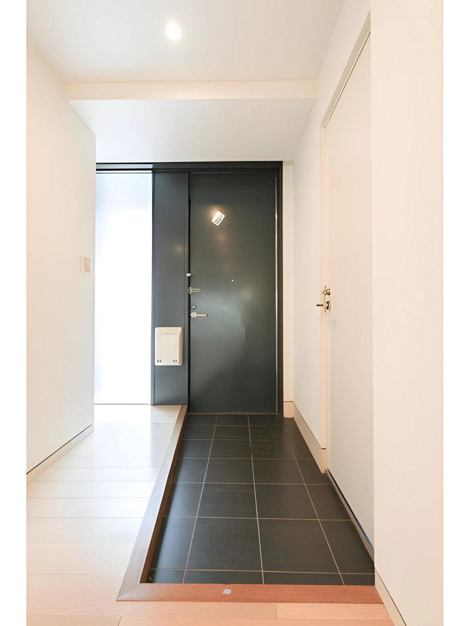 家族が並べる玄関ホール