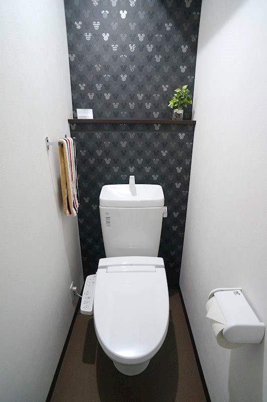 黒&times;白の組み合わせのトイレ