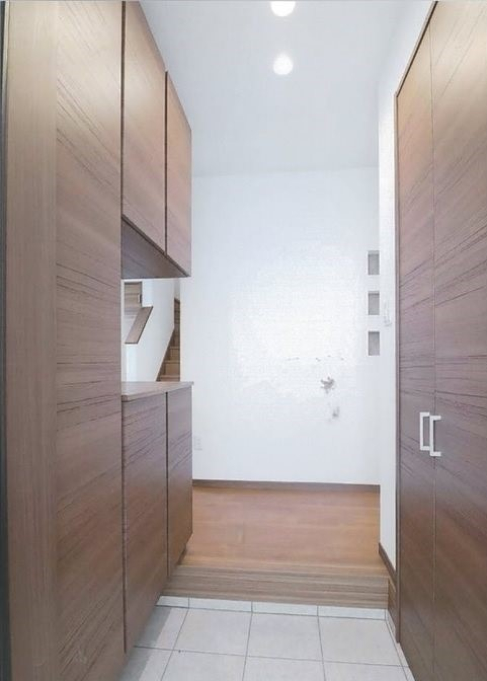 玄関の収納も充実しています♪