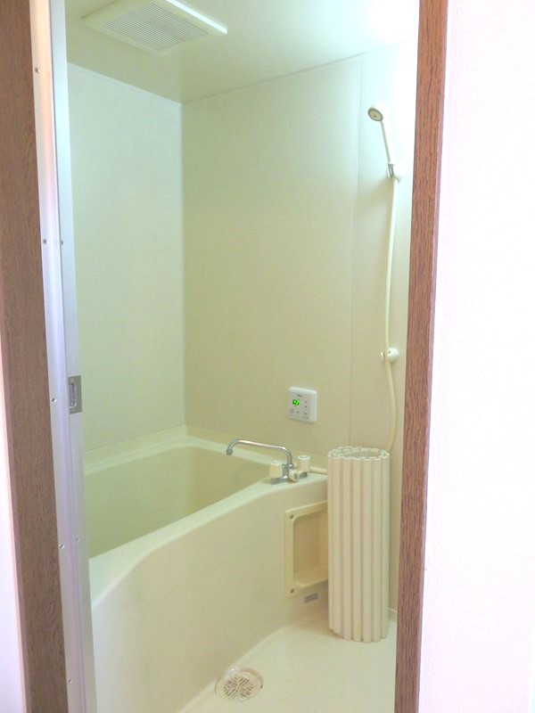 浴室はシンプル