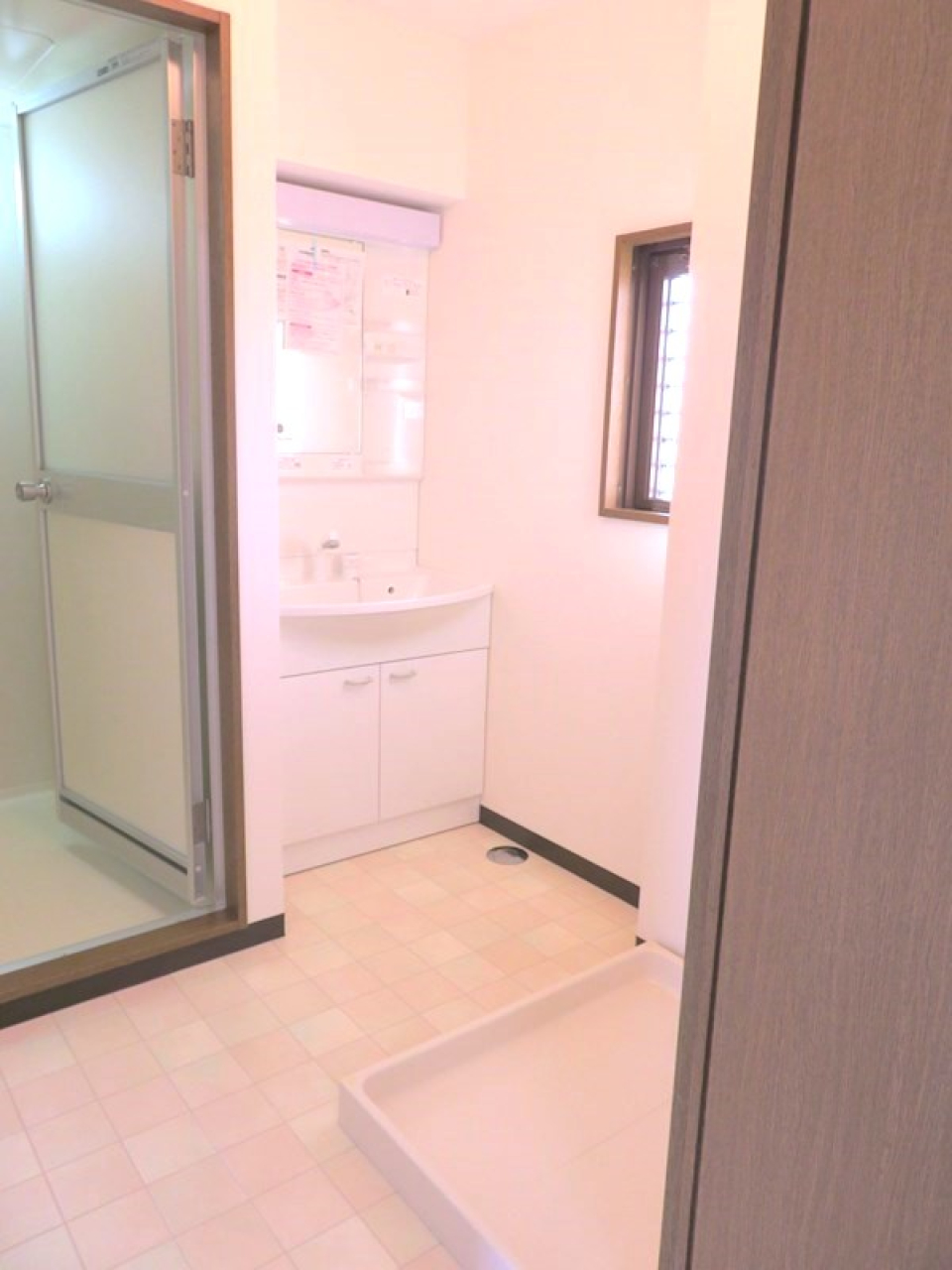 洗面脱衣所は窓があって明るい