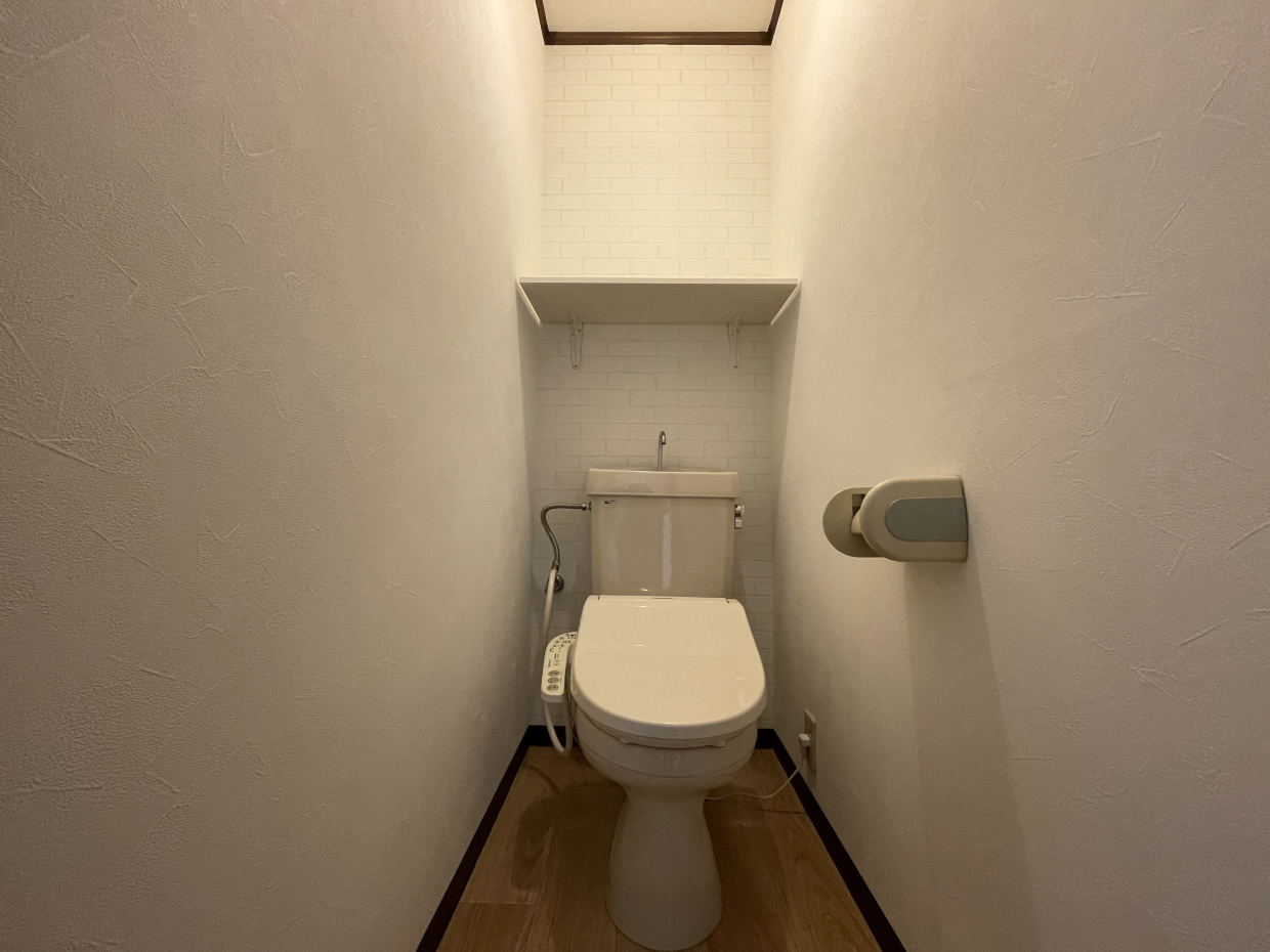 トイレは棚付きです