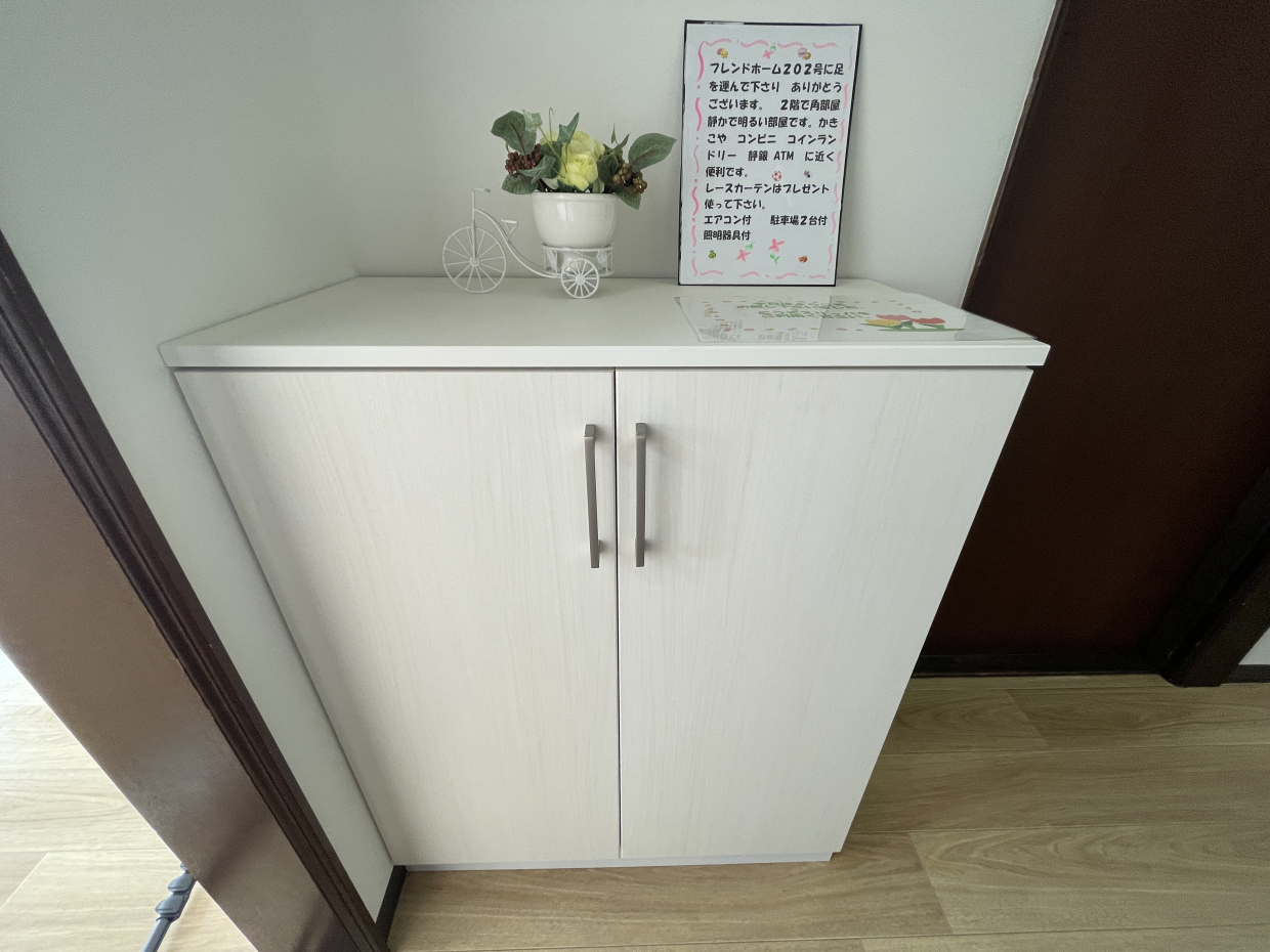 下駄箱は廊下にあります