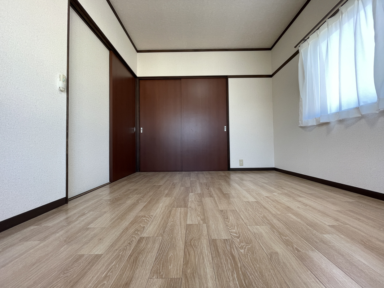 寝室となる洋室は6帖です