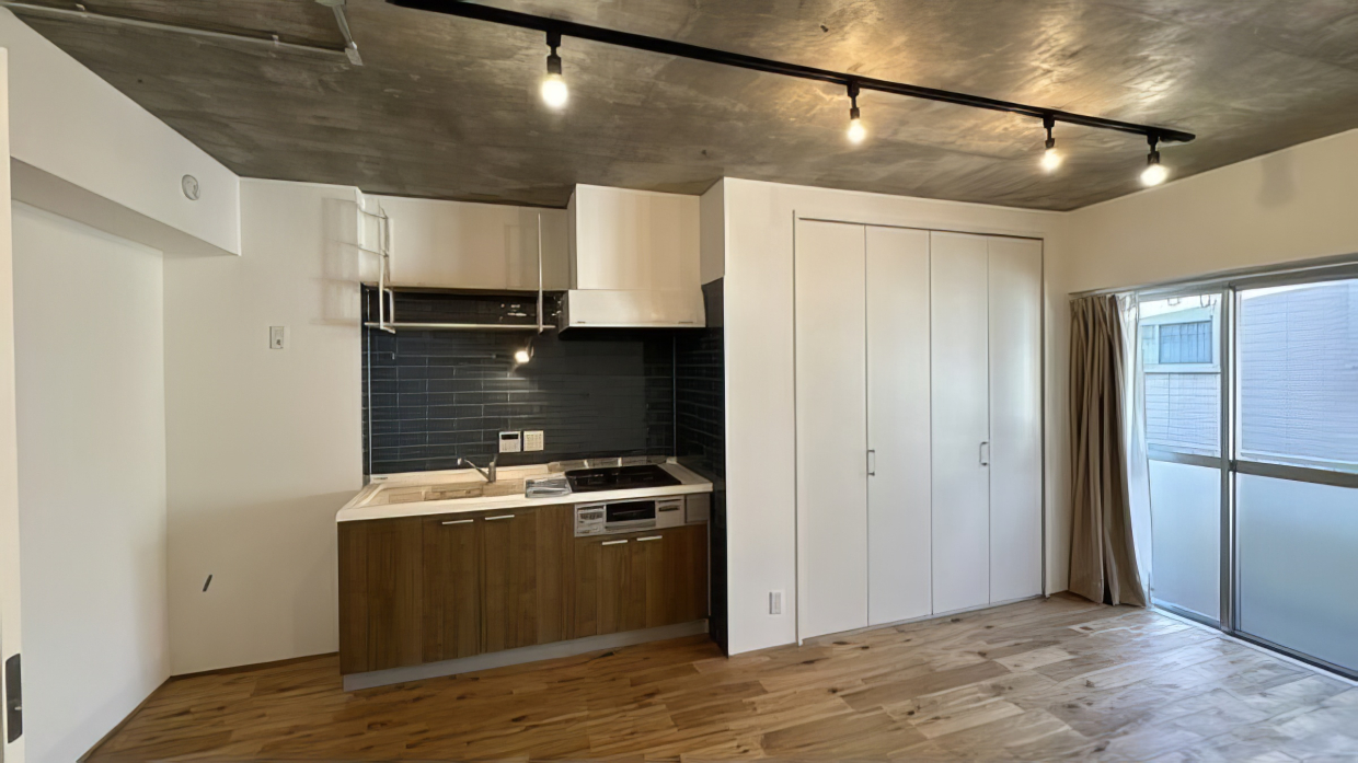 キッチンの青タイルもこれまたかわいい◎思わず料理したくなっちゃう