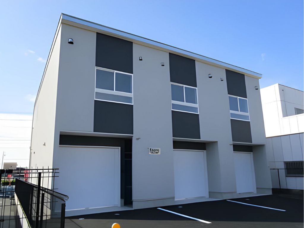 理想のガレージが付いた家。