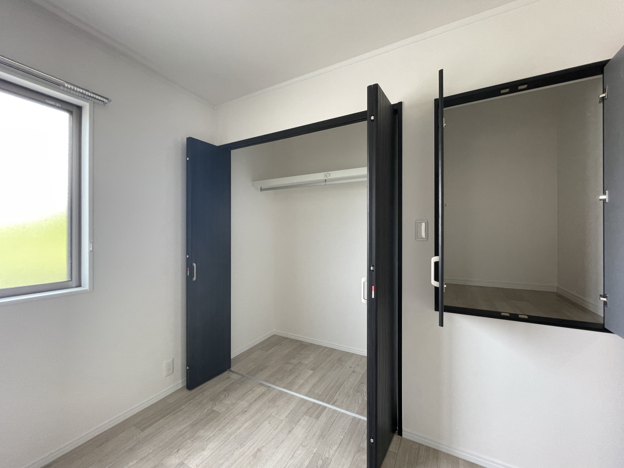 大小の収納が二つあるのが嬉しい。