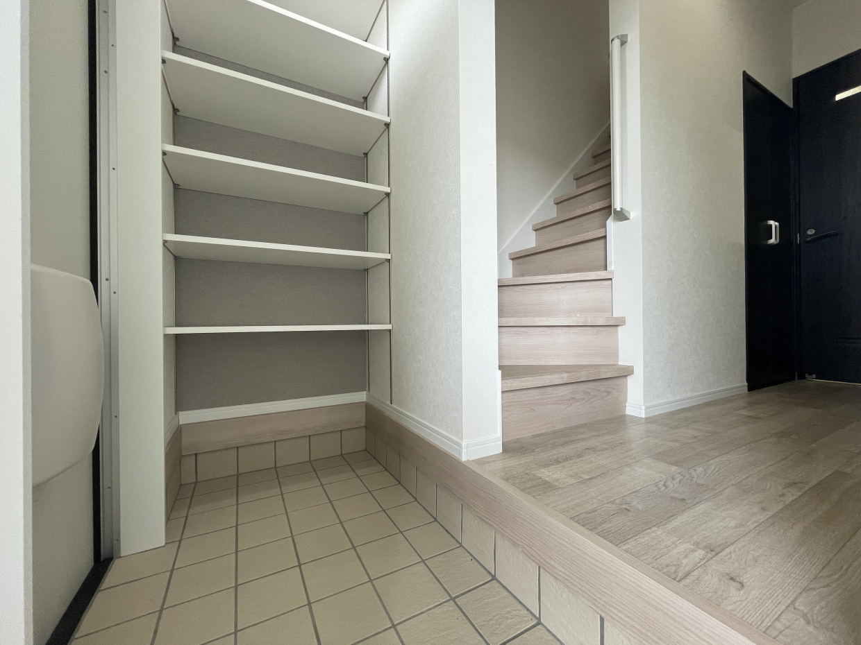 見せるタイプのシューズラック