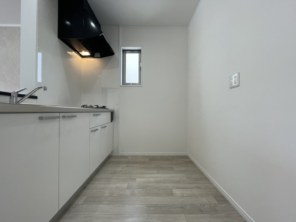 キッチンには小窓が付いてます