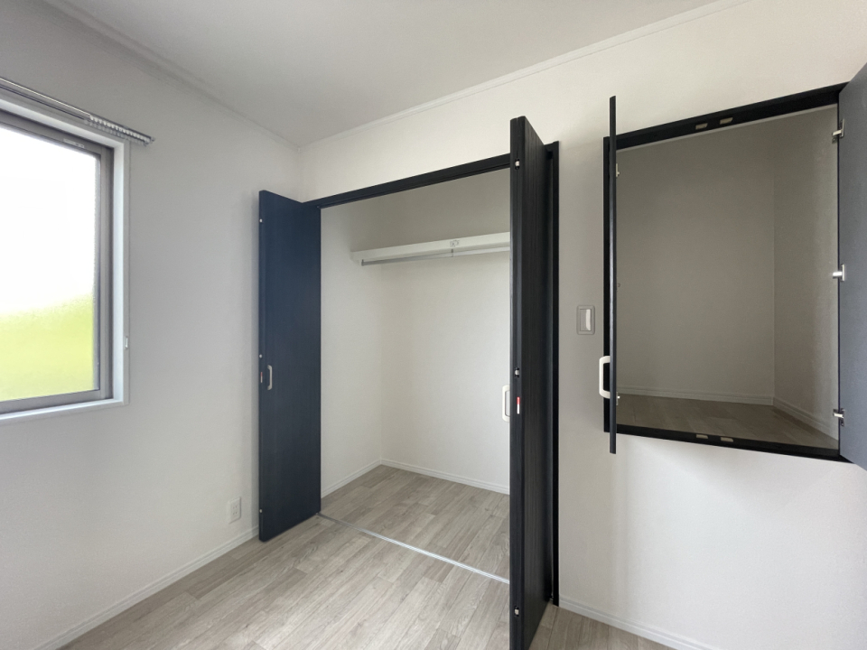 大小の収納が二つあるのが嬉しい。