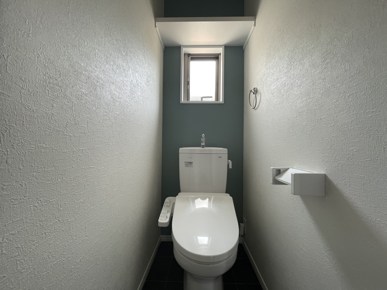 トイレは棚付き