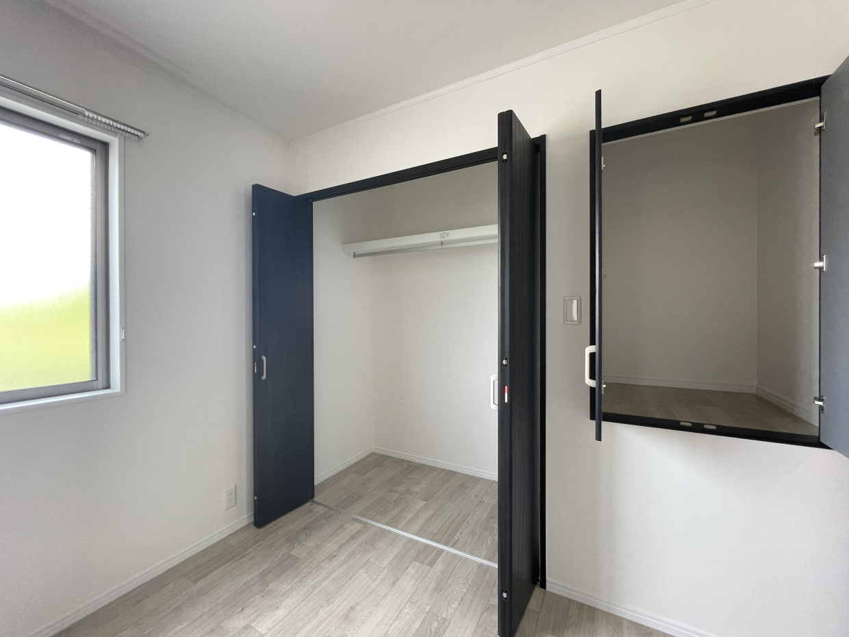 クローゼットは大小二つ付いてるのが嬉しい