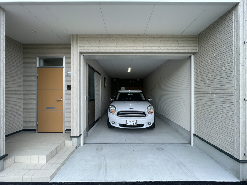 憧れのガレージ付きハウスで愛車を大切にできます