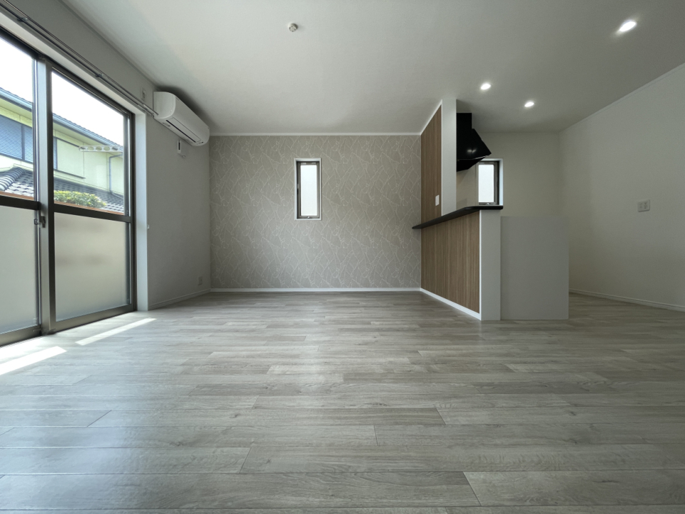 ナチュラルでインテリアも合わせやすい
※画像の壁の小窓はありません。