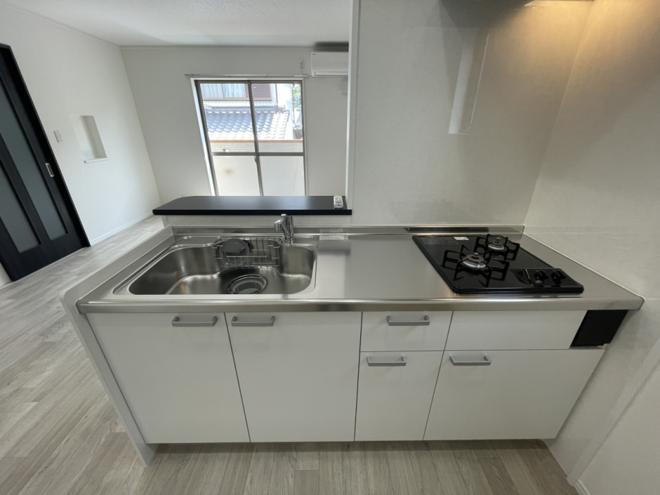 対面キッチンです。2口コンロでたまには手料理を♩