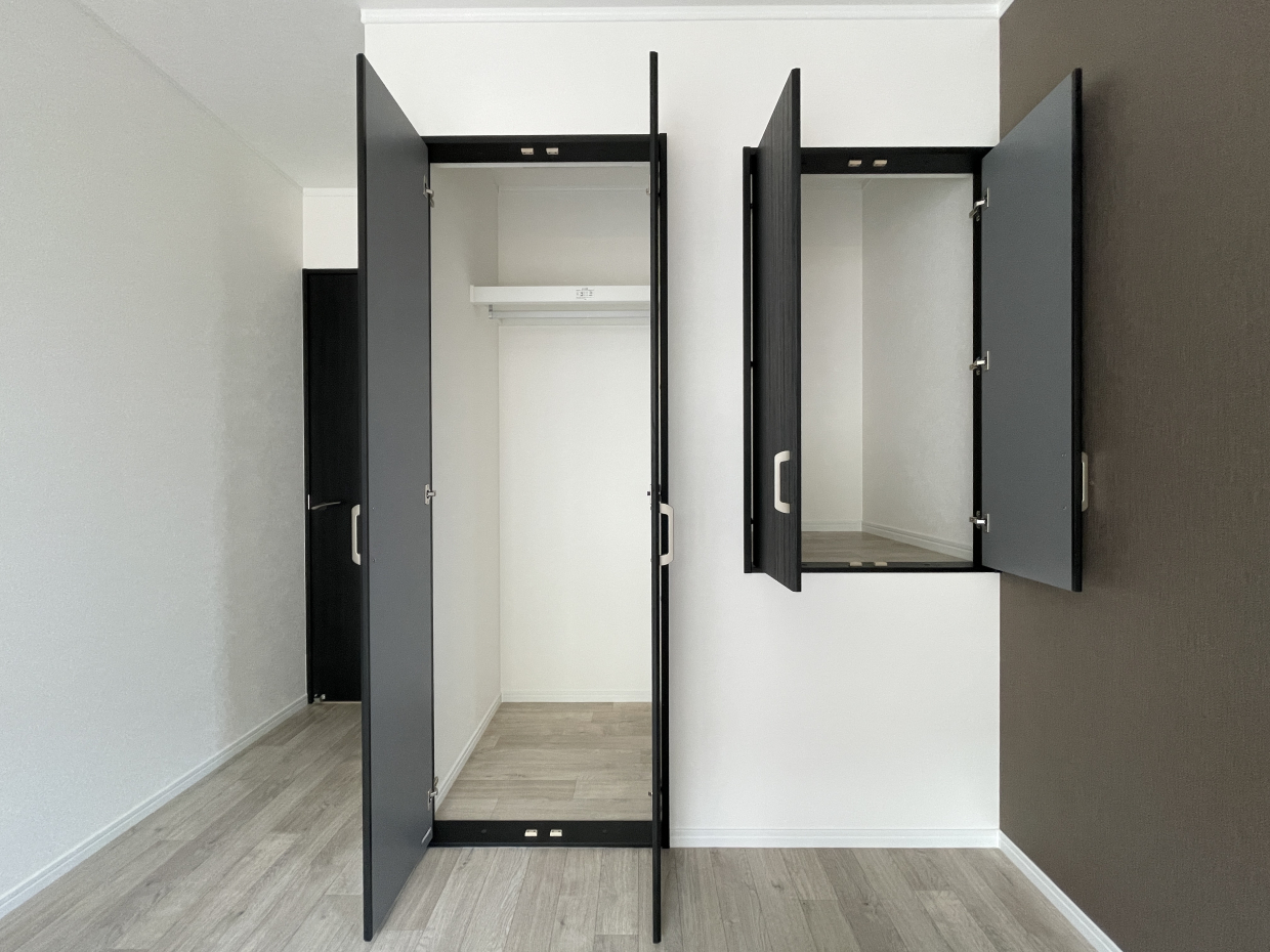 大小二つの収納があります