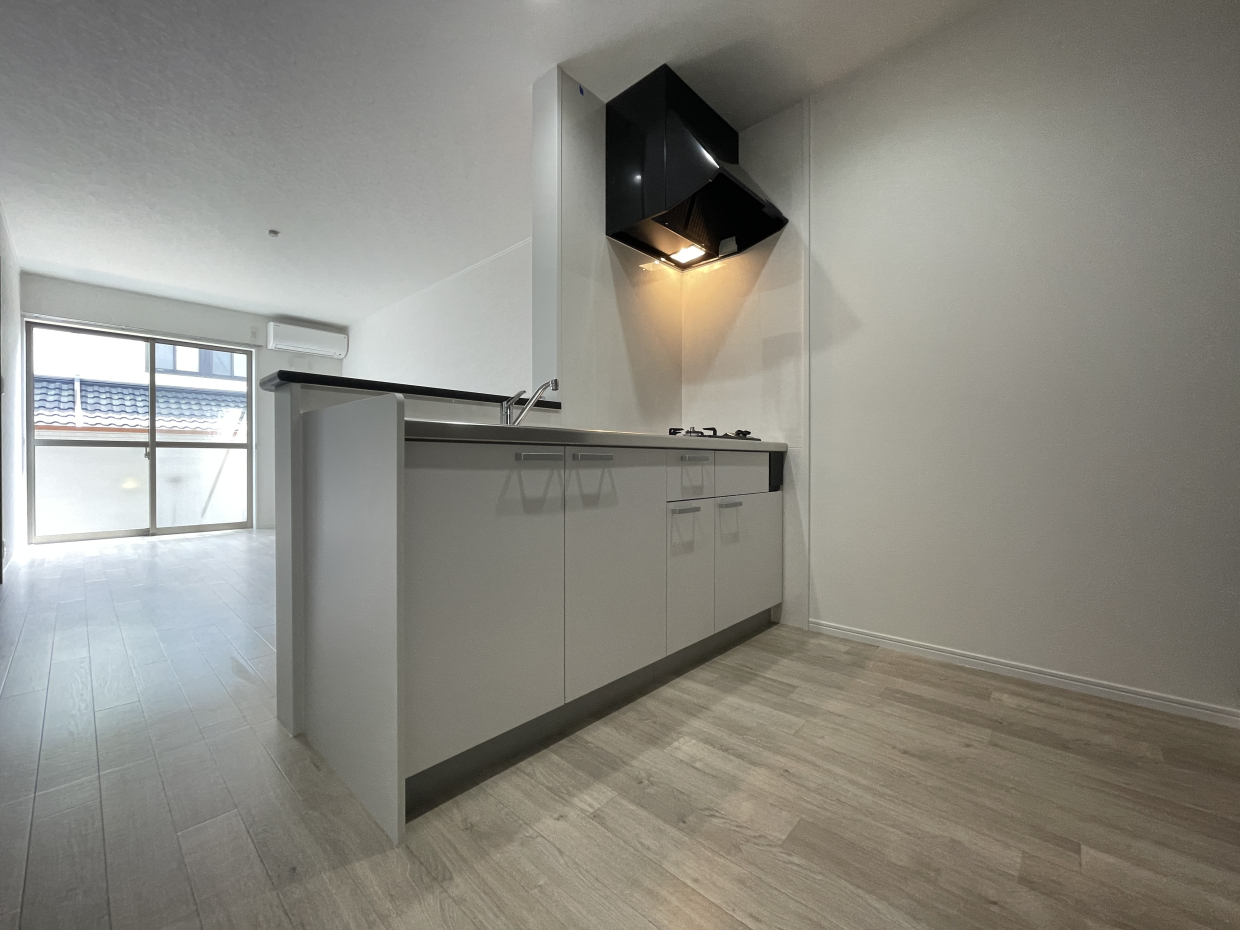 二階にLDKがあります。真っ白な対面キッチン！！