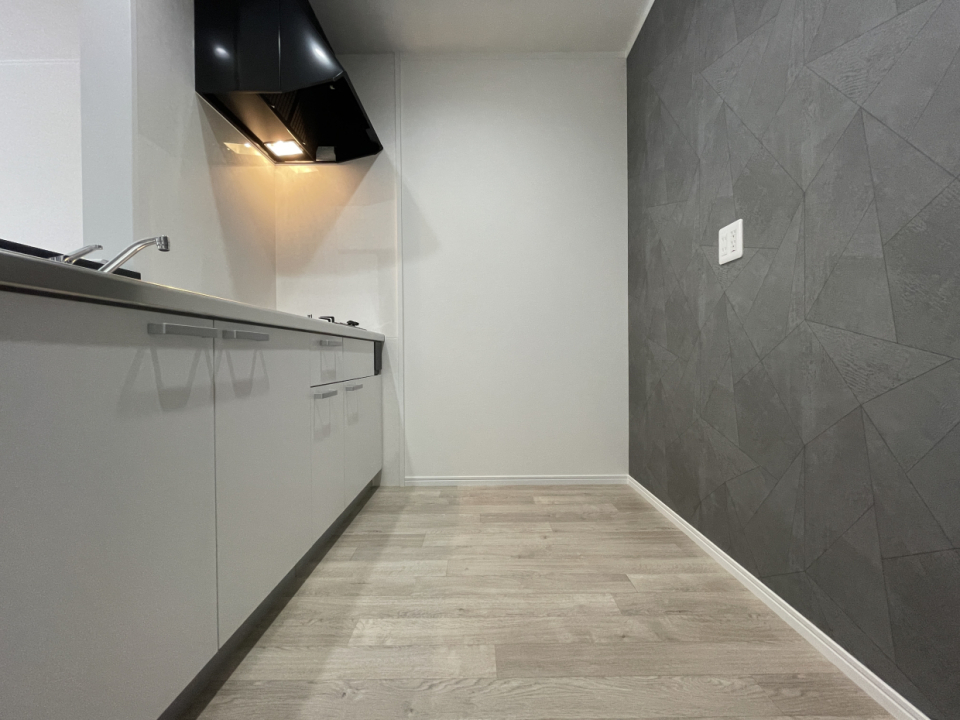 グレーのアクセントクロスが大人っぽい。スペースも広いです