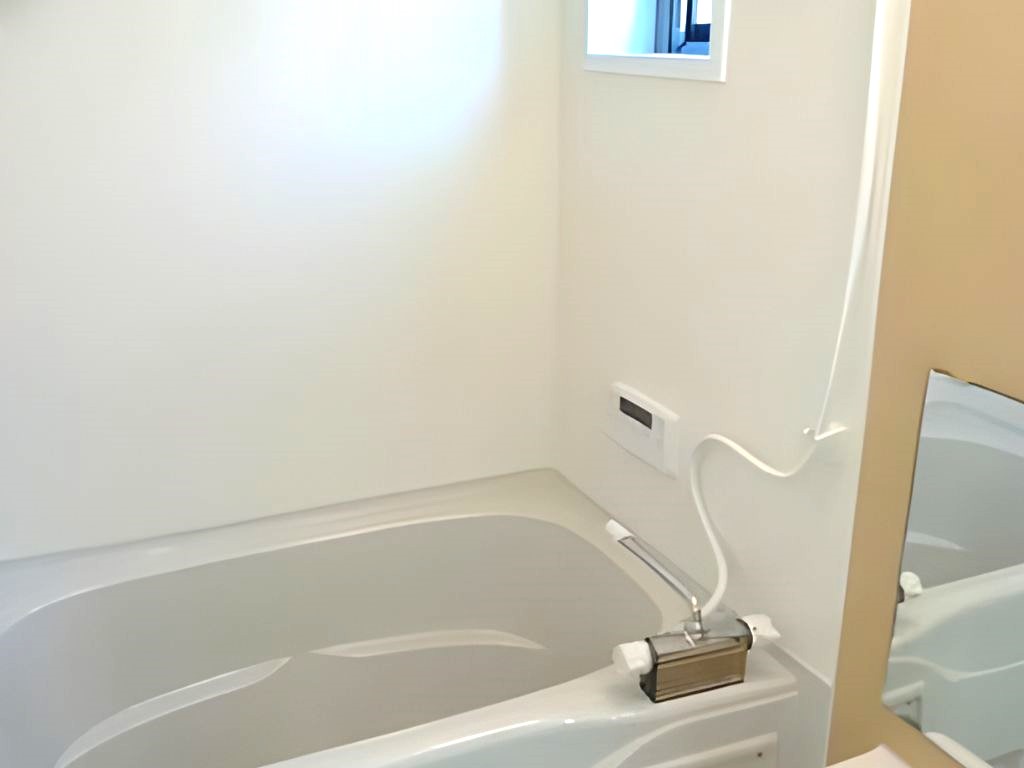 洗面や浴室は1階にあります。※現況優先。イメージ図です